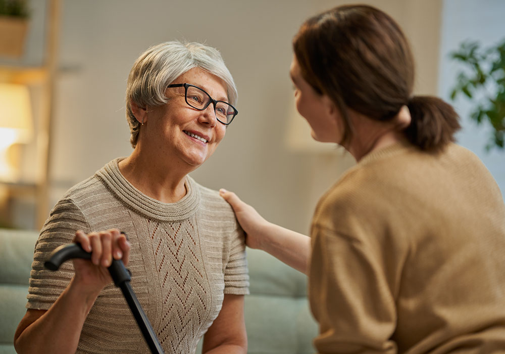discution entre une patiente et la professionnelle de santé qui l'accompagne
